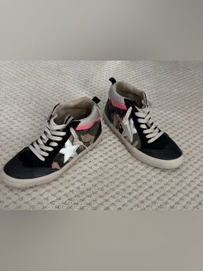 ShuShop Camo High-Top Sneakers with Pink Accent